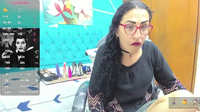 Snapshot of sabrina_dupont chatting on 10.28.25 sabrina dupont online show from 10.28.25