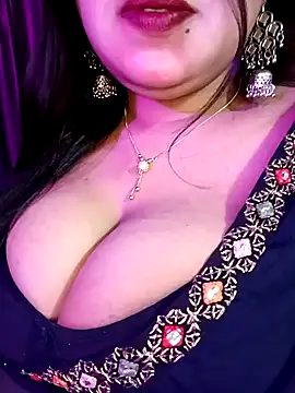 Snapshot of Suhanakhan00 chatting on 12.26.24 Suhanakhan00 online show from 12.26.24