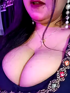 Snapshot of Suhanakhan00 chatting on 01.31.25 Suhanakhan00 online show from 01.31.25