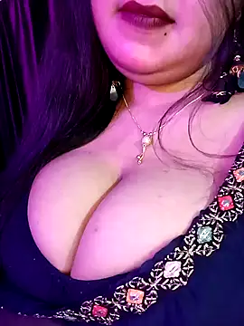 Snapshot of Suhanakhan00 chatting on 01.31.25 Suhanakhan00 online show from 01.31.25