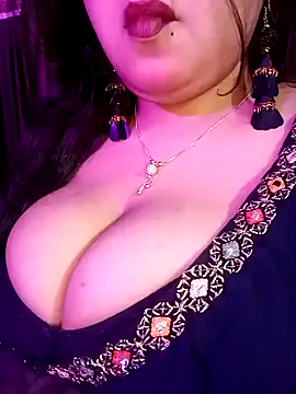 Snapshot of Suhanakhan00 chatting on 02.06.25 Suhanakhan00 online show from 02.06.25