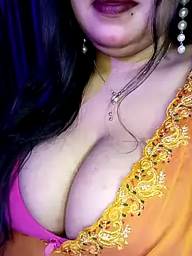 Snapshot of Suhanakhan00 chatting on 02.22.25 Suhanakhan00 online show from 02.22.25