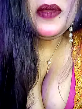 Snapshot of Suhanakhan00 chatting on 02.26.25 Suhanakhan00 online show from 02.26.25