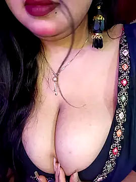 Snapshot of Suhanakhan00 chatting on 03.09.25 Suhanakhan00 online show from 03.09.25