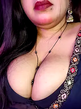 Snapshot of Suhanakhan00 chatting on 03.17.25 Suhanakhan00 online show from 03.17.25