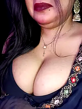 Snapshot of Suhanakhan00 chatting on 03.22.25 Suhanakhan00 online show from 03.22.25