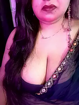 Snapshot of Suhanakhan00 chatting on 04.24.26 Suhanakhan00 online show from 04.24.26
