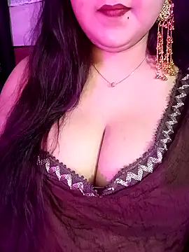 Snapshot of Suhanakhan00 chatting on 05.15.26 Suhanakhan00 online show from 05.15.26