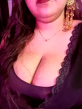 Snapshot of Suhanakhan00 chatting on 05.17.26 Suhanakhan00 online show from 05.17.26