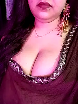 Snapshot of Suhanakhan00 chatting on 05.25.26 Suhanakhan00 online show from 05.25.26