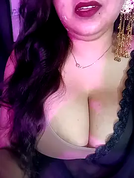 Snapshot of Suhanakhan00 chatting on 05.27.26 Suhanakhan00 online show from 05.27.26