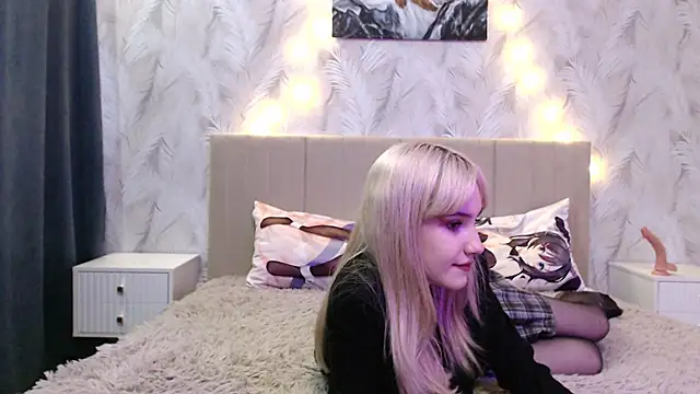 Snapshot of Princess_Shy___ chatting on 12.15.24 Princess Shy online show from 12.15.24