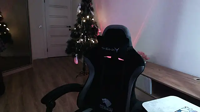 Snapshot of Princess_Shy___ chatting on 02.09.25 Princess Shy online show from 02.09.25