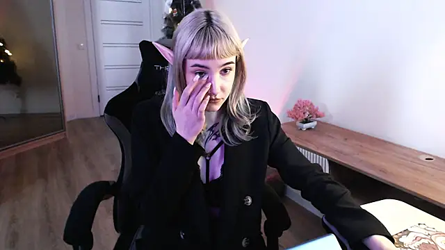 Snapshot of Princess_Shy___ chatting on 02.10.25 Princess Shy online show from 02.10.25