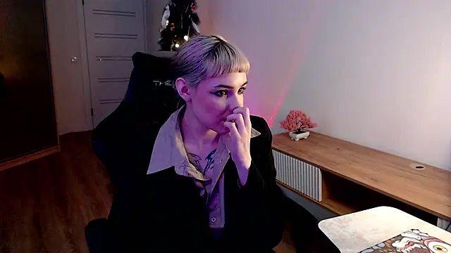 Snapshot of Princess_Shy___ chatting on 02.13.25 Princess Shy online show from 02.13.25