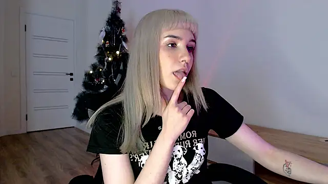 Snapshot of Princess_Shy___ chatting on 02.18.25 Princess Shy online show from 02.18.25