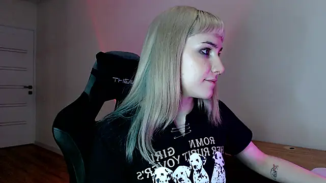 Snapshot of Princess_Shy___ chatting on 02.19.25 Princess Shy online show from 02.19.25