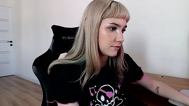 Snapshot of Princess_Shy___ chatting on 02.21.25 Princess Shy online show from 02.21.25