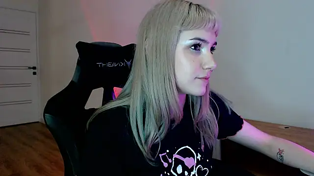 Snapshot of Princess_Shy___ chatting on 02.21.25 Princess Shy online show from 02.21.25