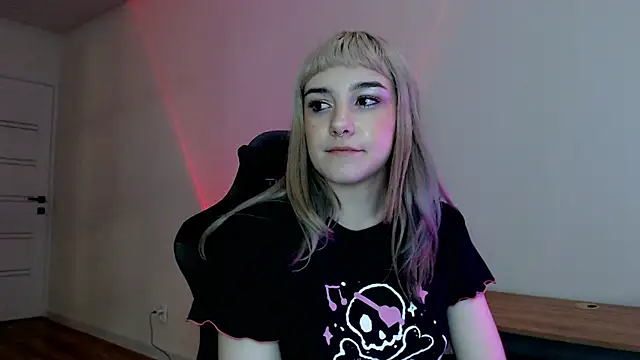 Snapshot of Princess_Shy___ chatting on 02.21.25 Princess Shy online show from 02.21.25