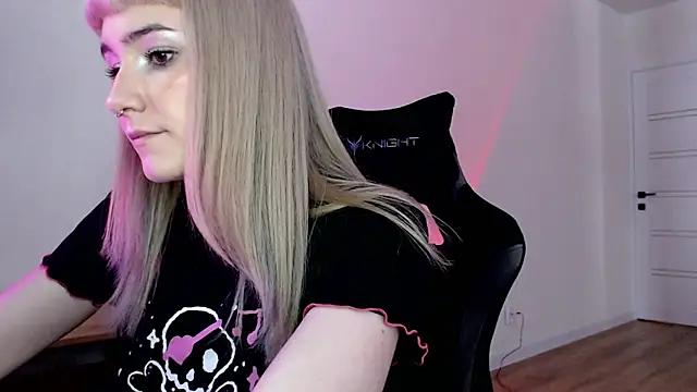 Snapshot of Princess_Shy___ chatting on 02.22.25 Princess Shy online show from 02.22.25