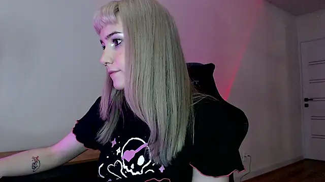 Snapshot of Princess_Shy___ chatting on 02.22.25 Princess Shy online show from 02.22.25