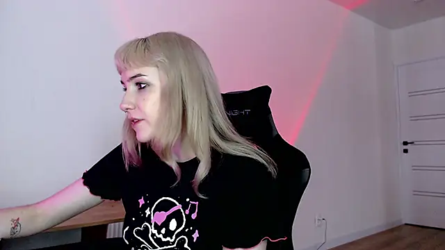 Snapshot of Princess_Shy___ chatting on 03.03.25 Princess Shy online show from 03.03.25