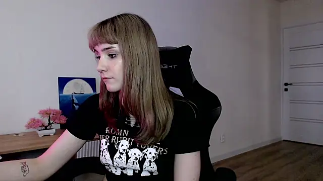 Snapshot of Princess_Shy___ chatting on 03.12.25 Princess Shy online show from 03.12.25