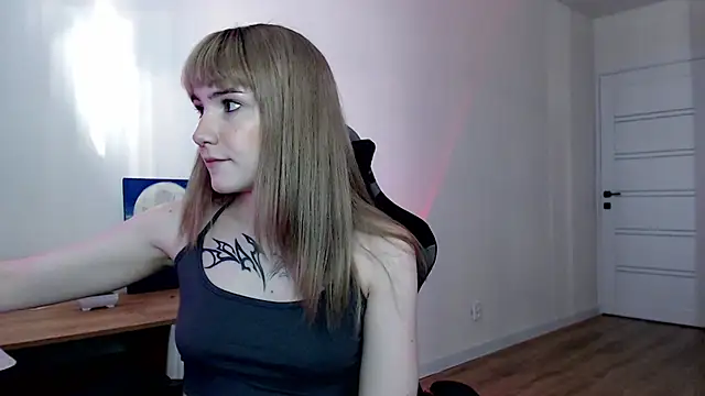 Snapshot of Princess_Shy___ chatting on 03.16.25 Princess Shy online show from 03.16.25