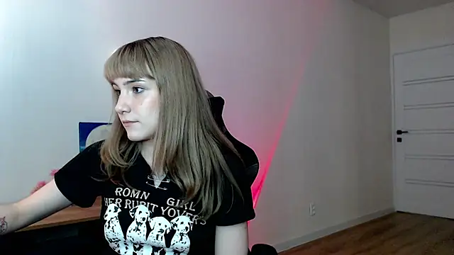 Snapshot of Princess_Shy___ chatting on 03.19.25 Princess Shy online show from 03.19.25