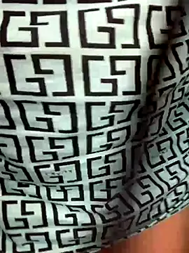 Laura Millf online show from 11.10.25