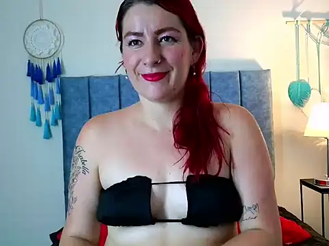 Snapshot of PamelaMK chatting on 09.30.25 PamelaMK online show from 09.30.25