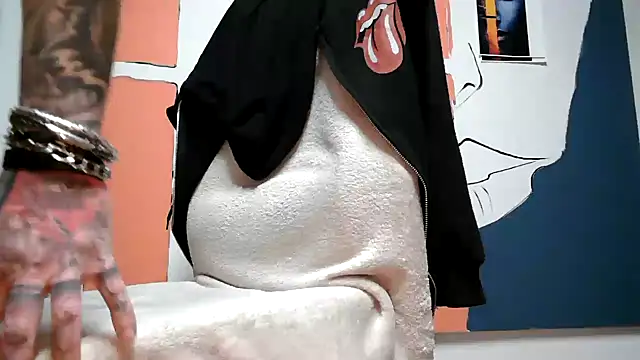 dani4334 online show from 01.20.25