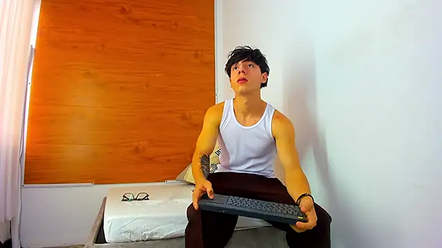 EVAN XOX online show from 12.03.24