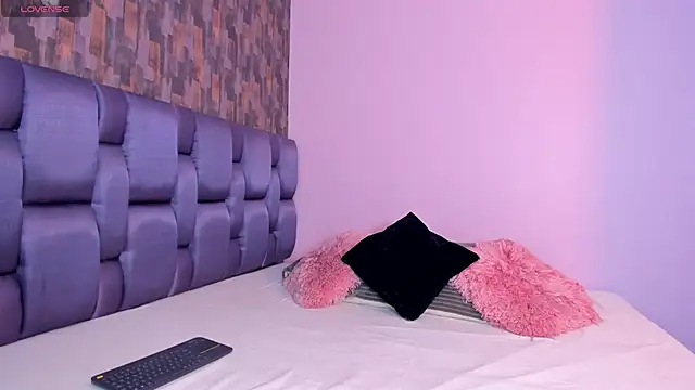 IsabellaAnngel online show from 12.30.24