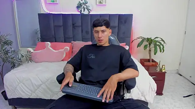 Damian23   online show from 01.12.25