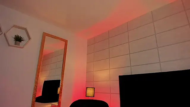 Christine Laam online show from 11.29.25