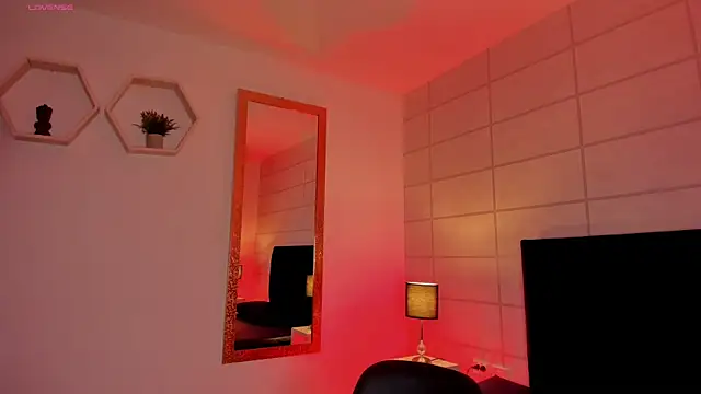 Christine Laam online show from 12.22.25