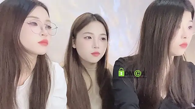 Snapshot of MM_YY_SS chatting on 12.17.24 MM YY SS online show from 12.17.24