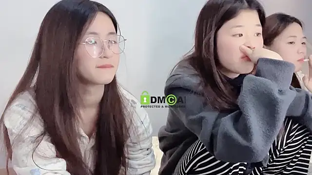 Snapshot of MM_YY_SS chatting on 12.23.24 MM YY SS online show from 12.23.24