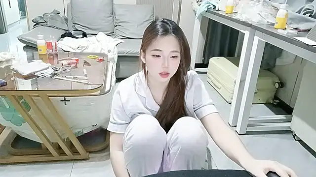 Snapshot of MM_YY_SS chatting on 10.15.25 MM YY SS online show from 10.15.25