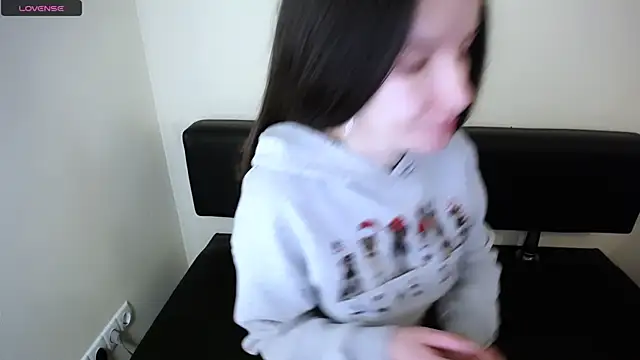 Snapshot of LaimaV_ chatting on 10.07.25 LaimaV online show from 10.07.25