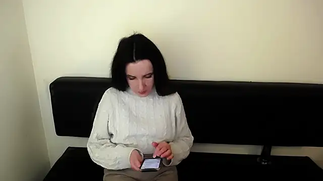 Snapshot of LaimaV_ chatting on 10.13.25 LaimaV online show from 10.13.25