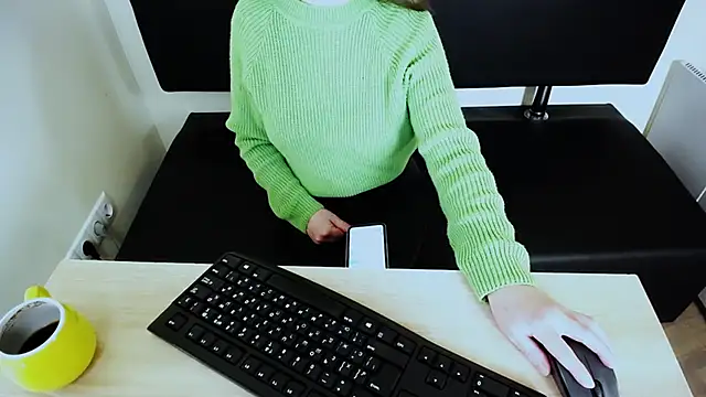 Snapshot of LaimaV_ chatting on 10.26.25 LaimaV online show from 10.26.25