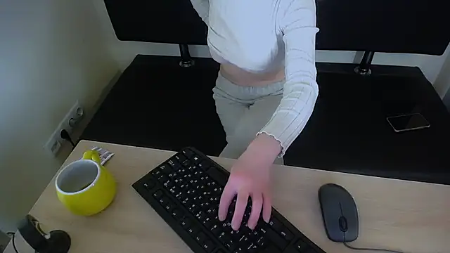 Snapshot of LaimaV_ chatting on 11.09.25 LaimaV online show from 11.09.25