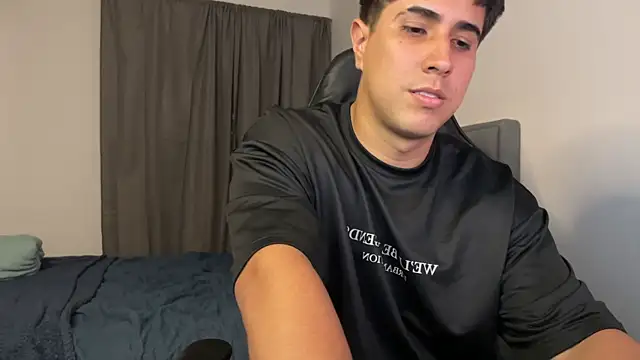 Snapshot of dereckbrownn chatting on 12.04.24 dereckbrownn online show from 12.04.24