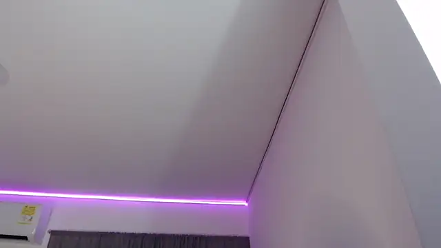 Snapshot of dereckbrownn chatting on 03.20.25 dereckbrownn online show from 03.20.25