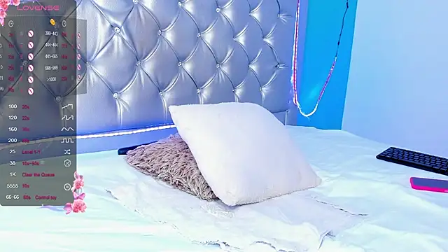 Snapshot of GinaKurt chatting on 12.22.24 GinaKurt online show from 12.22.24