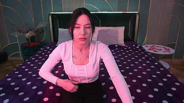 NikkiGoldSide online show from 03.17.25