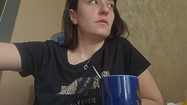 Snapshot of AlejandraDelaney chatting on 04.25.26 AlejandraDelaney online show from 04.25.26